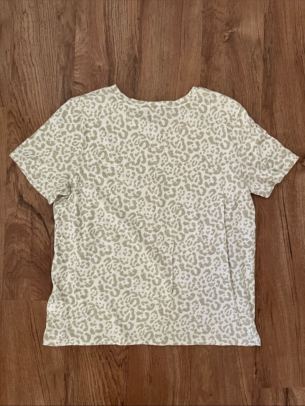 A.n.a Leopard Print T-shirt - Picture 6 of 6
